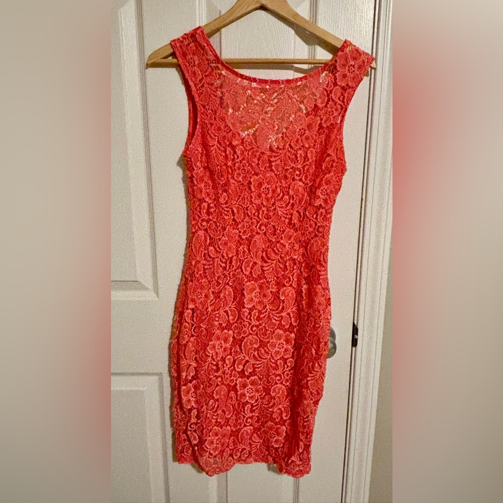 Elegant Lace Sleeveless Dress - Coral